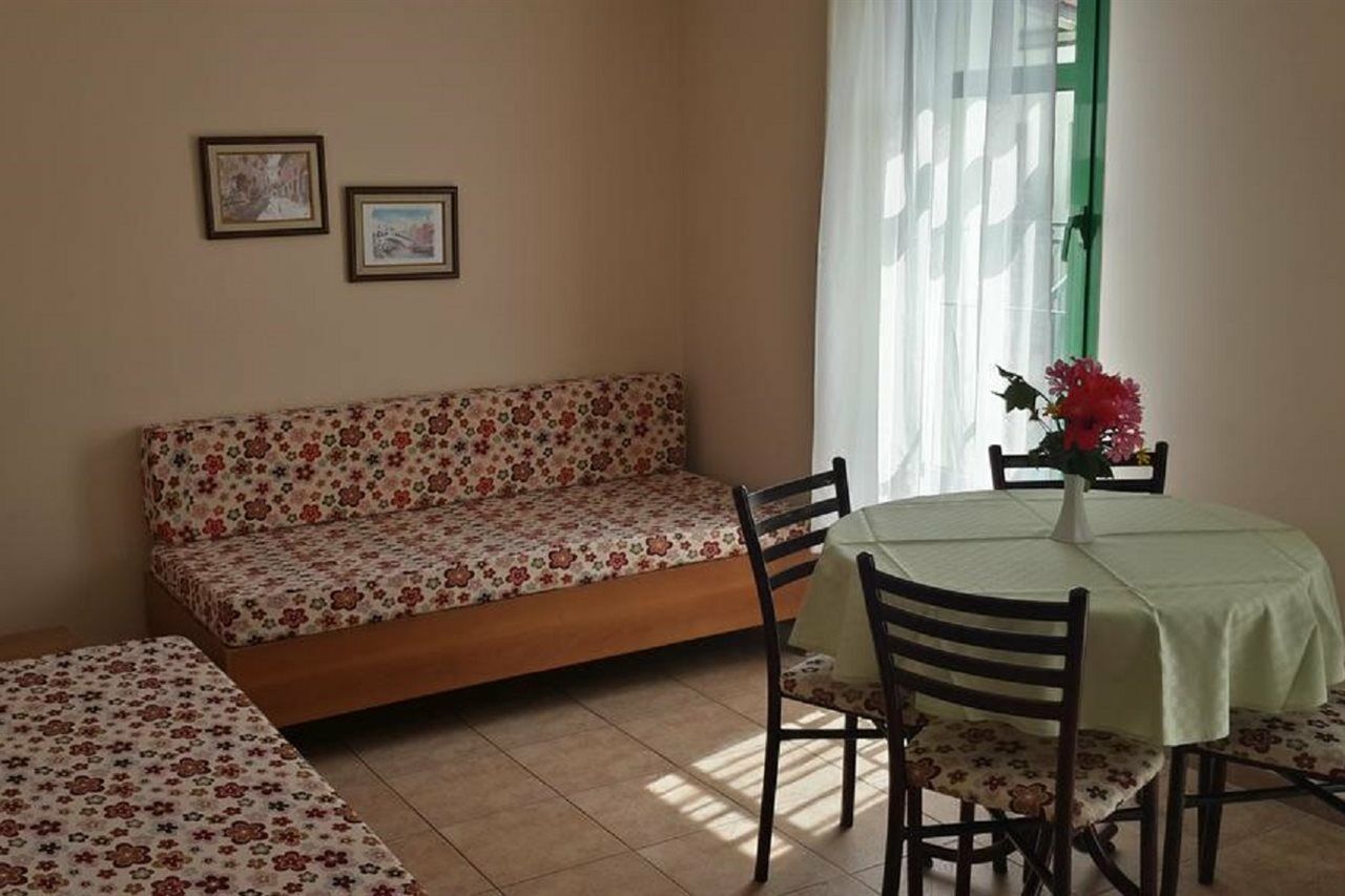 Avlu Apartments 1 Icmeler Bagian luar foto